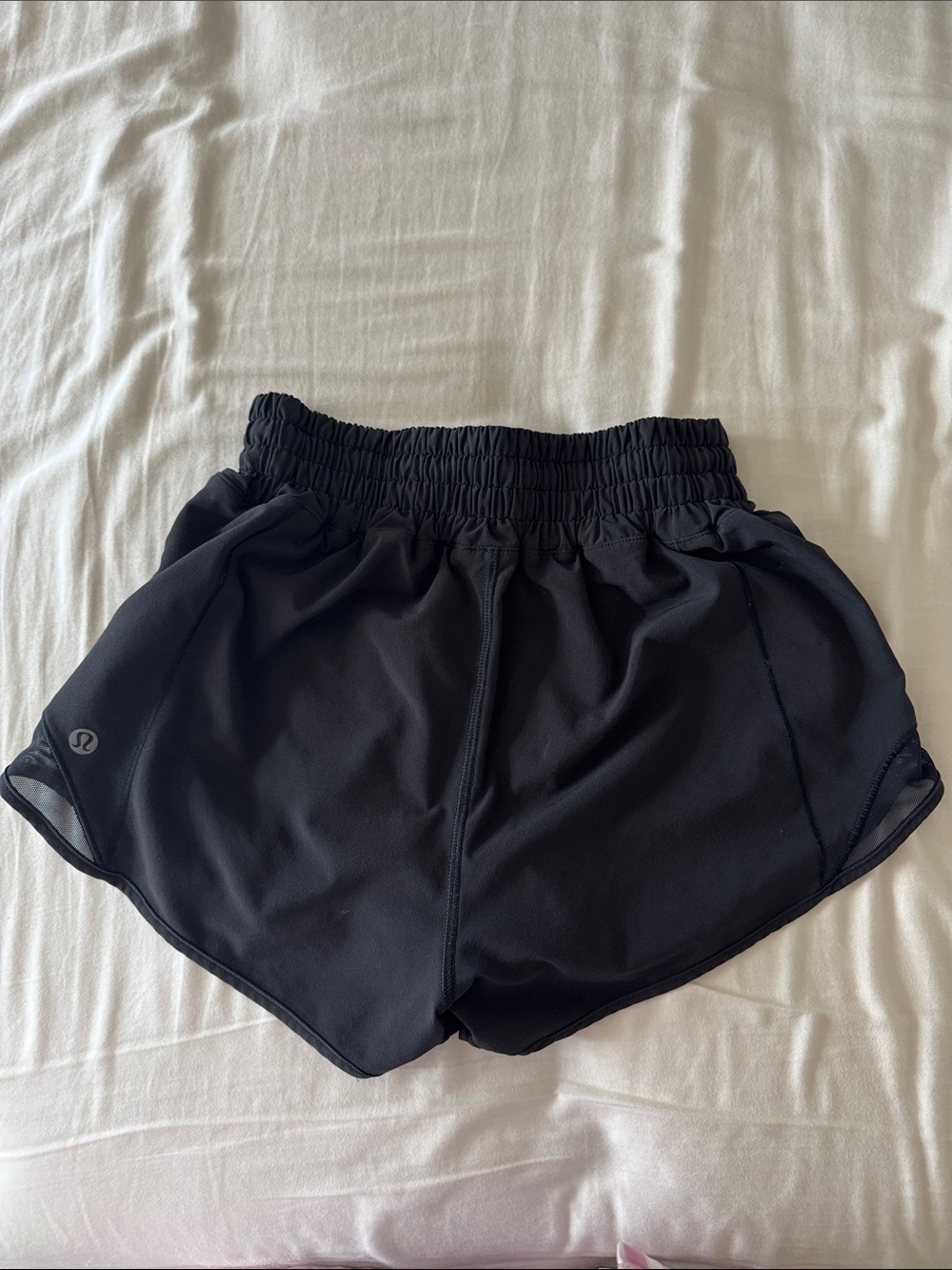 Lululemon Hotty Hots High Waisted 2.5” Size 2 - inside liner cut